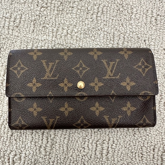 Louis Vuitton Handbags - Louis Vuitton VintageMonogram International Tri-fold Wallet